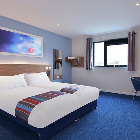 Travelodge London Barking Exteriör bild