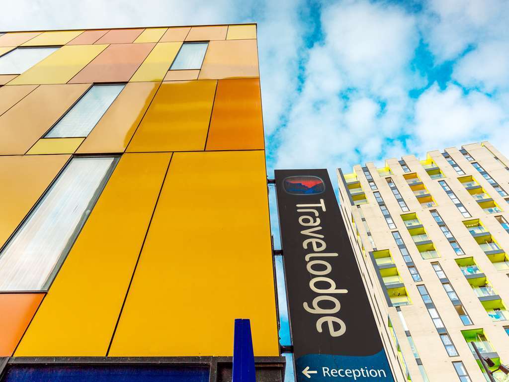 Travelodge London Barking Exteriör bild