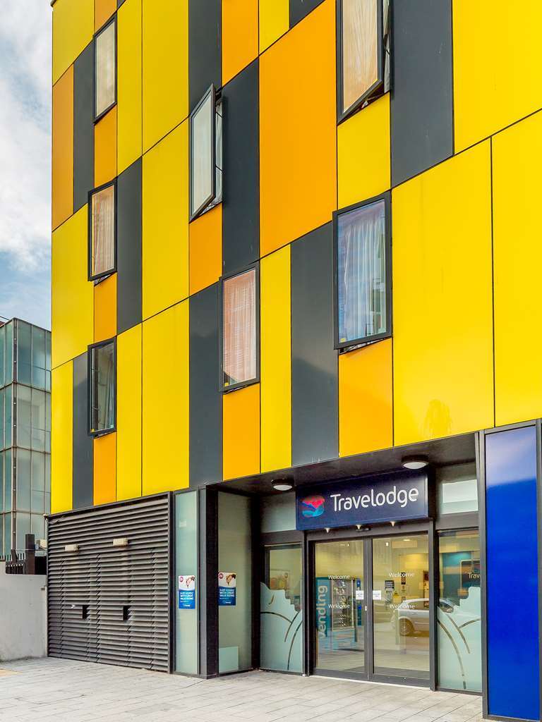 Travelodge London Barking Exteriör bild