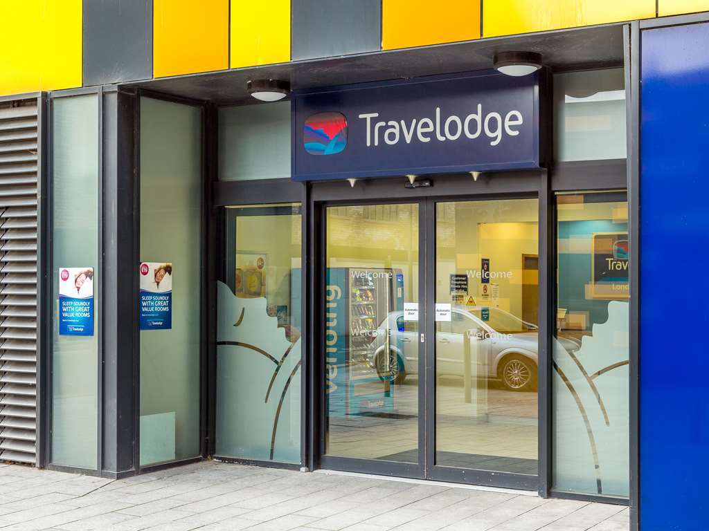 Travelodge London Barking Exteriör bild