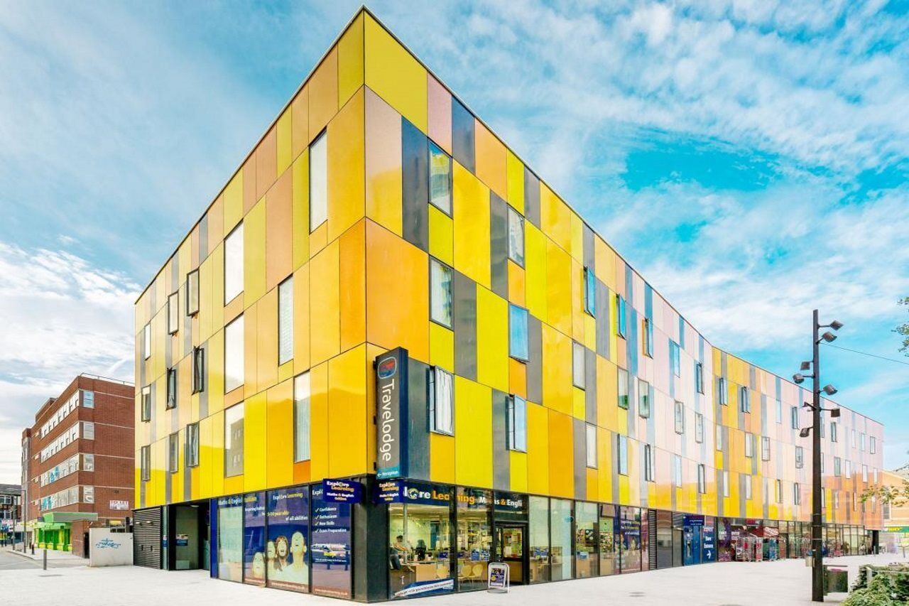 Travelodge London Barking Exteriör bild